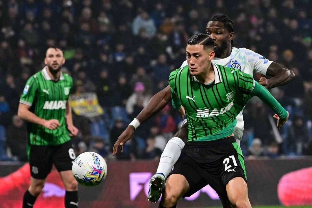 Jay Idzes Gemilang! Sassuolo Pesta Gol ke Gawang Verona, Rating Bek Timnas Lebih Tinggi dari Penyerang