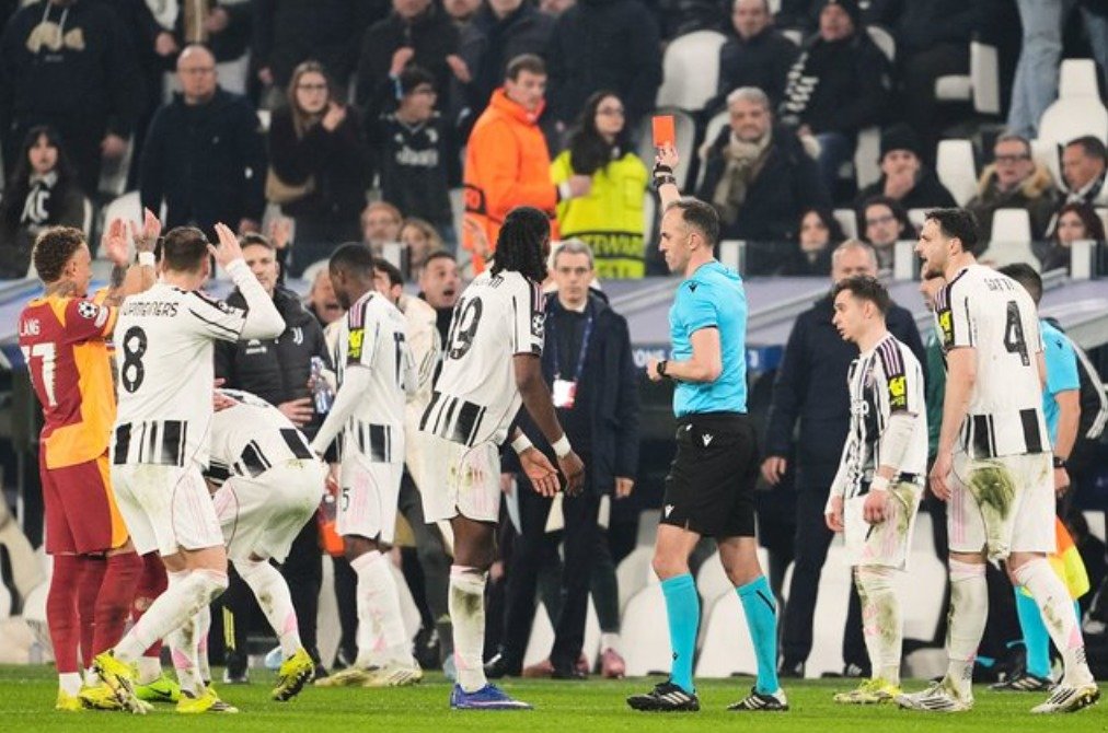 Drama Penuh Kartu Merah: Juventus Tersingkir dari Liga Champions, Osimhen Jadi Momok